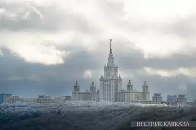 Первый снег в Москве. Вид на МГУ