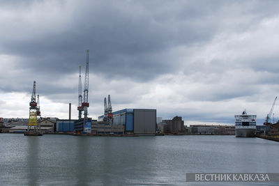 Грузовой кран в порту