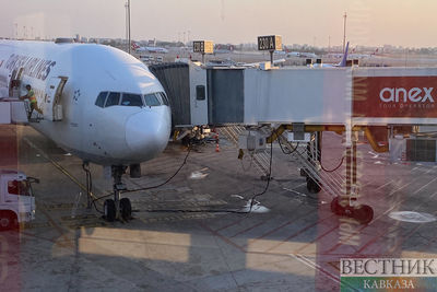 Самолет в аэропорту