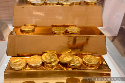 Золотые слитки и монеты