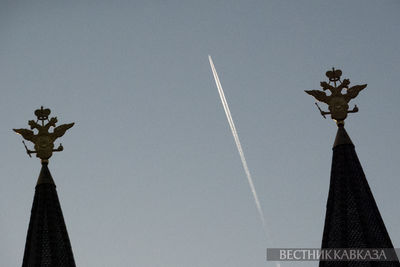 Самолет над Москвой