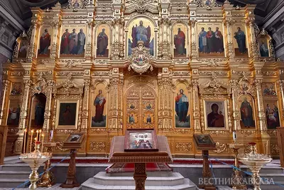 Иконостас в храме