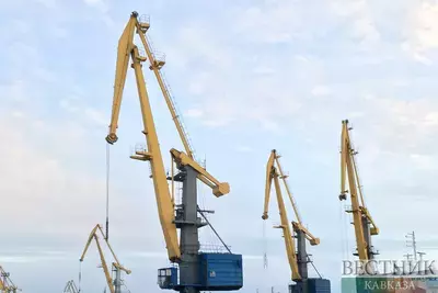 Грузовой кран в порту