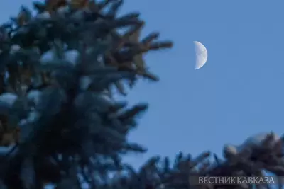 Месяц на небе