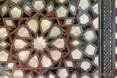 Восточные двери