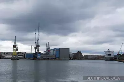 Грузовой кран в порту