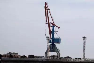 Грузовой кран в порту