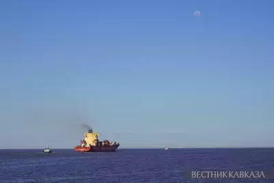 Контейнеровоз в море