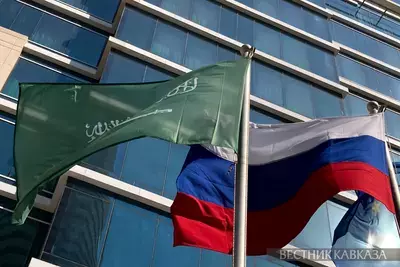 Флаги Саудовской Аравии и России