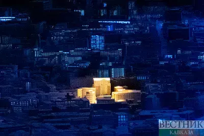 Освещенный дом на макете Москвы