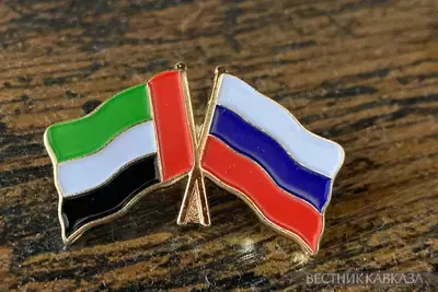 Значок с флагами ОАЭ и России