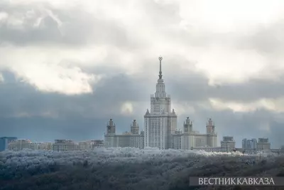 Первый снег в Москве. Вид на МГУ